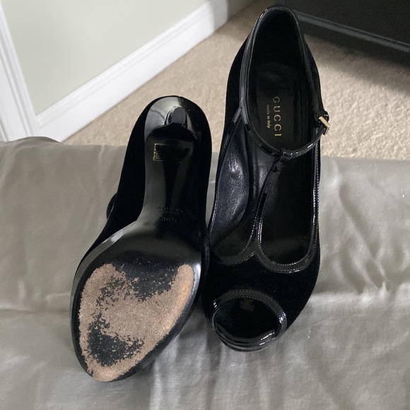 Gucci Velvet T-Strap Peep Toe - Picture 5 of 7